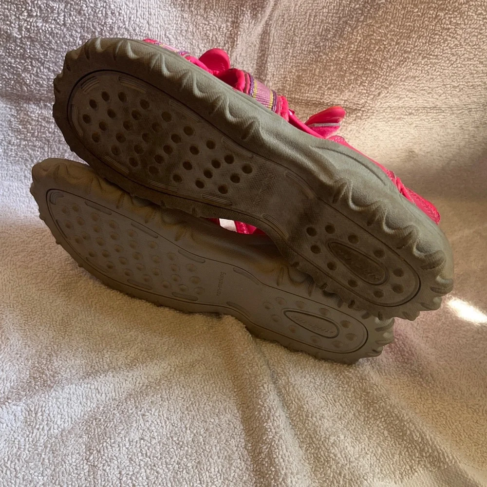 Stride Rite girls pink Sandals in size 3